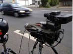 Autofahrerin fährt Polizisten über den Fuß