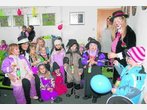 In Reichling stürmen die Kindernarren das Rathaus und zaubern