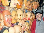 Michael Stöhr hat die größte Maskensammlung der Welt