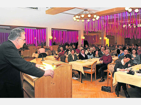 &Uuml;bers historische Erbe sprach Egon Johannes Greipl (l.) auf Einladung der Schutzgemeinschaft. Foto: Tp