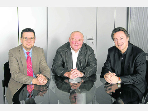 Wechsel in der Schulleitung: Erwin Kunesch (Mi.) geht in den Ruhestand, Holger Küst (li.) wird sein Nachfolger als Stellvertreter von Direktor Dr. Harald Vorleuter. Foto: acg Wechsel in der Schulleitung: Erwin Kunesch (Mi.) geht in den Ruhestand, Holger Küst (li.) wird sein Nachfolger als Stellvertreter von Direktor Dr. Harald Vorleuter. Foto: acg