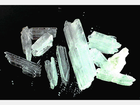 Die Kristalle des Methamphetamins werden gemahlen und dann geschnupft. Die Droge wird k&uuml;nstlich hergestellt, vor allem in Tschechien. Foto: MM-Archiv