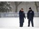 Dick eingepackt gab Otto Rehhagel im dichten Berliner Schneetreiben nach mehr als elf Jahren sein Comeback auf einem Bundesliga-Trainingsplatz.