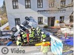 Thalham, Weyarn, Miesbach: Lieferwagen fährt in Biergarten