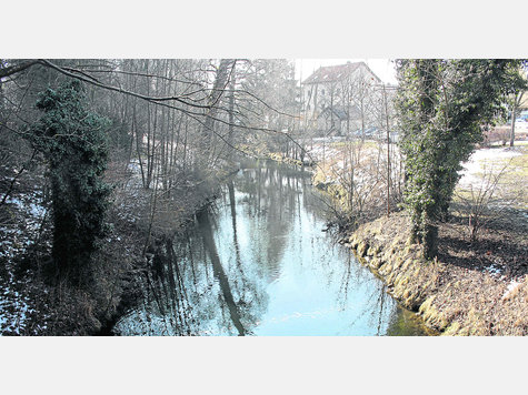 Im Korsett: der Fehlbach durch Erding. Foto: ham