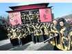 Faschingsumzug in Fahrenzhausen: Von Kakerlaken und Moosmonstern