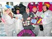 Jung und Alt verabschieden den Fasching