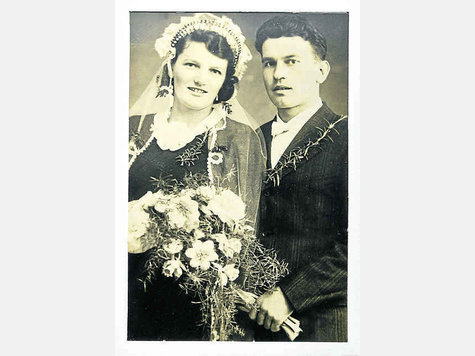 Hochzeitsbild: Theresia und Georg Bader 1947. Hochzeitsbild: Theresia und Georg Bader 1947.