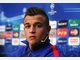 Im Training vor dem Achtelfinal-Hinspiel in der Champions League gegen den FC Bayern beweist Xherdan Shaqiri seine Polyvalenz (zu deutsch: Vielseitigkeit, Vielwertigkeit). Und diese bezieht sich nicht nur auf Fu&szlig;ball. Auch beim Speerwerfen macht der kommende FC-Bayern-Spieler eine gute Figur.