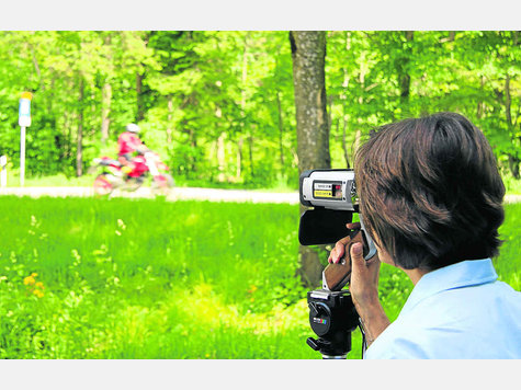 Raser im Visier: Zweiradfahrer &ndash; wie hier am Kesselberg &ndash; sollen heuer verst&auml;rkt kontrolliert werden. Foto: Arp/a