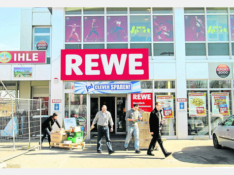 Der Rewe-Supermarkt am Kleinhaderner Weg in Gr&auml;felfing soll demn&auml;chst einen Anbau und knapp 300 m2 mehr Verkaufsfl&auml;che erhalten. &emsp; Foto: dagmar rutt