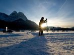 Sonne lockt viele Skifahrer auf Bayerns Pisten