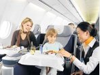 Mit Kindern im Flugzeug unterwegs – was Sie beachten müssen