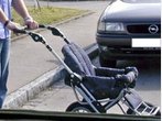 Garmisch-Partenkirchen: Auto rammt Kinderwagen mit Baby