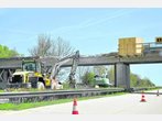 Bagger fressen Brücke