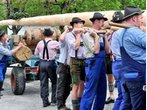 Maibaumaufstellen im Landkreis Garmisch-Partenkirchen