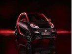 Mercedes-Benz: Rot wie die Liebe, Schwarz wie die Nacht - der smart sharpred im Mercedes-Benz Center München