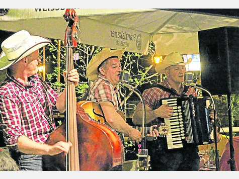Unterwegs auf den Highways zwischen Isar und Loisach: die Swingbillies um Bandleader Stanley G&auml;rtner. Foto: sh