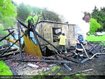 Das ausgebrannte Vereinsheim von T&uuml;rk G&uuml;c&uuml; Schongau. Die Feuer wehr l&ouml;scht noch die restlichen Glutnester ab. Foto: ff