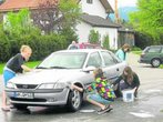 Steingadener Firmlinge waschen Autos für guten Zweck
