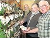 Weidmanns Gl&uuml;ck: Ferdinand Zinsmeister, stellvertretender Vorsitzender des J&auml;gervereins, Lorenz Zellner, Kreisjagd-Berater und Johann Schaller, Vorsitzender des J&auml;gervereins (v.l.) freuen sich &uuml;ber die geschossenen Troph&auml;en. foto: rAbe
