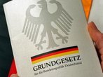 Bundestagsabgeordneter will Grundgesetz auf Marktplatz verteilen
