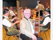 Wohlklang beim Hoagartn: F&uuml;r Organisiator Heinz Neumaier (Mitte) war es sein zehnter f&uuml;r den Alpenverein Sektion Oberland in Dachau. Foto: KIN
