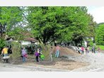 Jugendliche werkeln für neuen Spielplatz