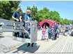 Gleich geht&rsquo;s nach oben: F&uuml;r eine Fahrt im Drehleiter-Korb stehen die Besucher auch ein paar Minuten an. foto: gef&ouml;