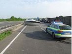 Motorjacht auf der Autobahn - ohne Wasser unter Kiel unterwegs