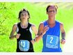 Die Lokalmatadorin und ihr Schatten: Claudia Kaspar (rechts) und Nicole Lehnert. foto: kramer