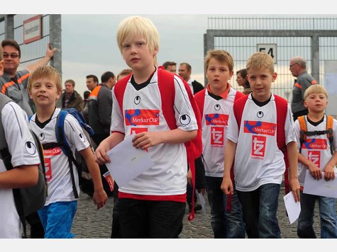 Einlaufkids FC Bayern Holland