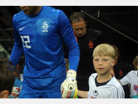 Einlaufkids FC Bayern Holland