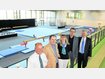 Allein in der Sporthalle: (v.l.) Thomas Peischl, Vorsitzender des TSV; Georgar Daimer, Vorsitzender des SC Isaria; Sabine Sefzig, Architektin; Alex Sonnleitner, Architekt, und Unterf&ouml;hrings B&uuml;rgermeister Franz Schwarz. Foto: Michalek