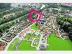 Dieses Luftbild vom vergangenen Sommer zeigt die wachsende Lechvorstadt mit dem derzeit leerstehenden alten Forstamt in zentraler Lage (roter Kreis). foto: bse-pictures