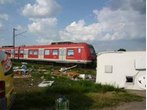 S-Bahn rammt Wohnmobil