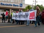 Bankangestellte demonstrieren für mehr Geld