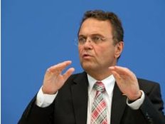 Bundesinnenminister Hans-Peter Friedrich: Mit aller Härte gegen Salafisten durchgreifen
