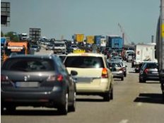 Autobahn 73: Laster erfasst Fußgänger - Totalsperre nach tödlichem Unfall