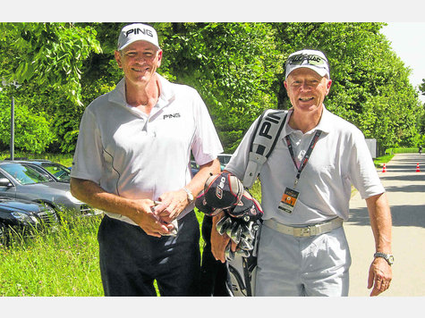 Zweimal Peter im Team Flach-Fowler: W&ouml;rthsees B&uuml;rgermeister Peter Flach (r.) wird w&auml;hrend des Turniers an allen drei Tagen als Caddie des Engl&auml;nders Peter Fowler auf dem Kurs unterwegs sein. Foto: jaksch
