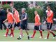 W&auml;rhend die Spieler auf dem Trainingsplatz ihre erste lockere Einheit abspulten, beobachtete Sportvorstand Matthias Sammer das Geschehen vom Fenster aus