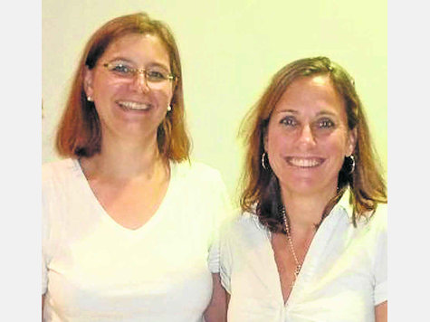 Neue Führungsspitze: Mechthild von der Mülbe (li.) und Juliane Hasenknopf-Marx leiten künftig die SPD Neuried. Foto: fkn Neue Führungsspitze: Mechthild von der Mülbe (li.) und Juliane Hasenknopf-Marx leiten künftig die SPD Neuried. Foto: fkn