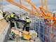 Kranausleger kracht in Dach Kranausleger kracht in Dach