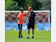 Am vierten Tag des Trainingslagers am Gardasee haben die Spieler des FC Bayern wieder schwer geschuftet, aber auch zum Spaß schon mal das Siegerfoto für die kommende Saison einstudiert. Am vierten Tag des Trainingslagers am Gardasee haben die Spieler des FC Bayern wieder schwer geschuftet, aber auch zum Spaß schon mal das Siegerfoto für die kommende Saison einstudiert.