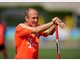 Am vierten Tag des Trainingslagers am Gardasee haben die Spieler des FC Bayern wieder schwer geschuftet, aber auch zum Spaß schon mal das Siegerfoto für die kommende Saison einstudiert. Am vierten Tag des Trainingslagers am Gardasee haben die Spieler des FC Bayern wieder schwer geschuftet, aber auch zum Spaß schon mal das Siegerfoto für die kommende Saison einstudiert.