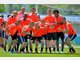 Am vierten Tag des Trainingslagers am Gardasee haben die Spieler des FC Bayern wieder schwer geschuftet, aber auch zum Spaß schon mal das Siegerfoto für die kommende Saison einstudiert. Am vierten Tag des Trainingslagers am Gardasee haben die Spieler des FC Bayern wieder schwer geschuftet, aber auch zum Spaß schon mal das Siegerfoto für die kommende Saison einstudiert.