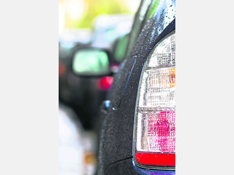 Sto&szlig;stange an Sto&szlig;stange: Um die Parkplatzprobleme in Geretsried in den Griff zu bekommen, erl&auml;sst die Stadt eine Stellplatzsatzung. Foto: red