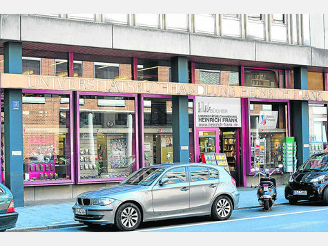 Die Lage ist perfekt: Die Buchhandlung Heinrich Frank an der Schellingstra&szlig;e. foto: Schlaf