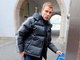 Am Sonntag ist Holger Badstuber nach der schweren Verletzung aus dem Spiel gegen Borussia Dortmund am Abend zuvor beim FC-Bayern-Doc Hans-Wilhelm M&uuml;ller-Wohlfahrt untersucht worden. Wir zeigen die Fotos des Innenverteidigers auf Kr&uuml;cken.