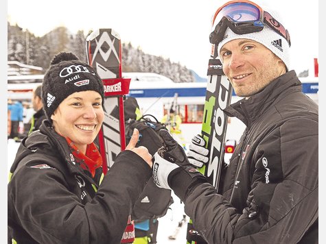 Daumen nach oben: Heidi Zacher und Andi Schauer blicken zuversichtlich in die neue Saison. Zacher wird allerdings erst im Februar ihren ersten Wettkampf bestreiten. Foto: esc Daumen nach oben: Heidi Zacher und Andi Schauer blicken zuversichtlich in die neue Saison. Zacher wird allerdings erst im Februar ihren ersten Wettkampf bestreiten. Foto: esc
